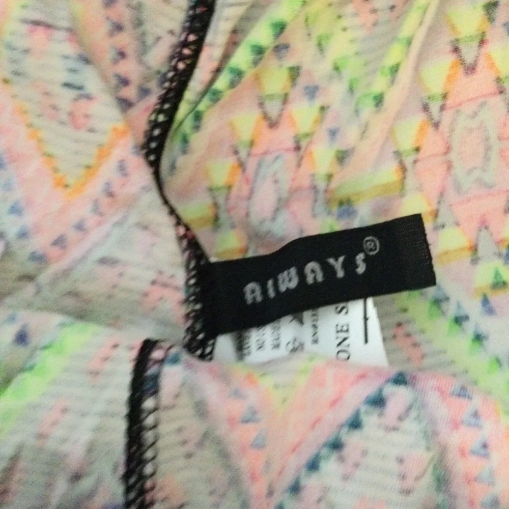Womens Always Pink and Red Chevron Leggings. New - Picture 8 of 13